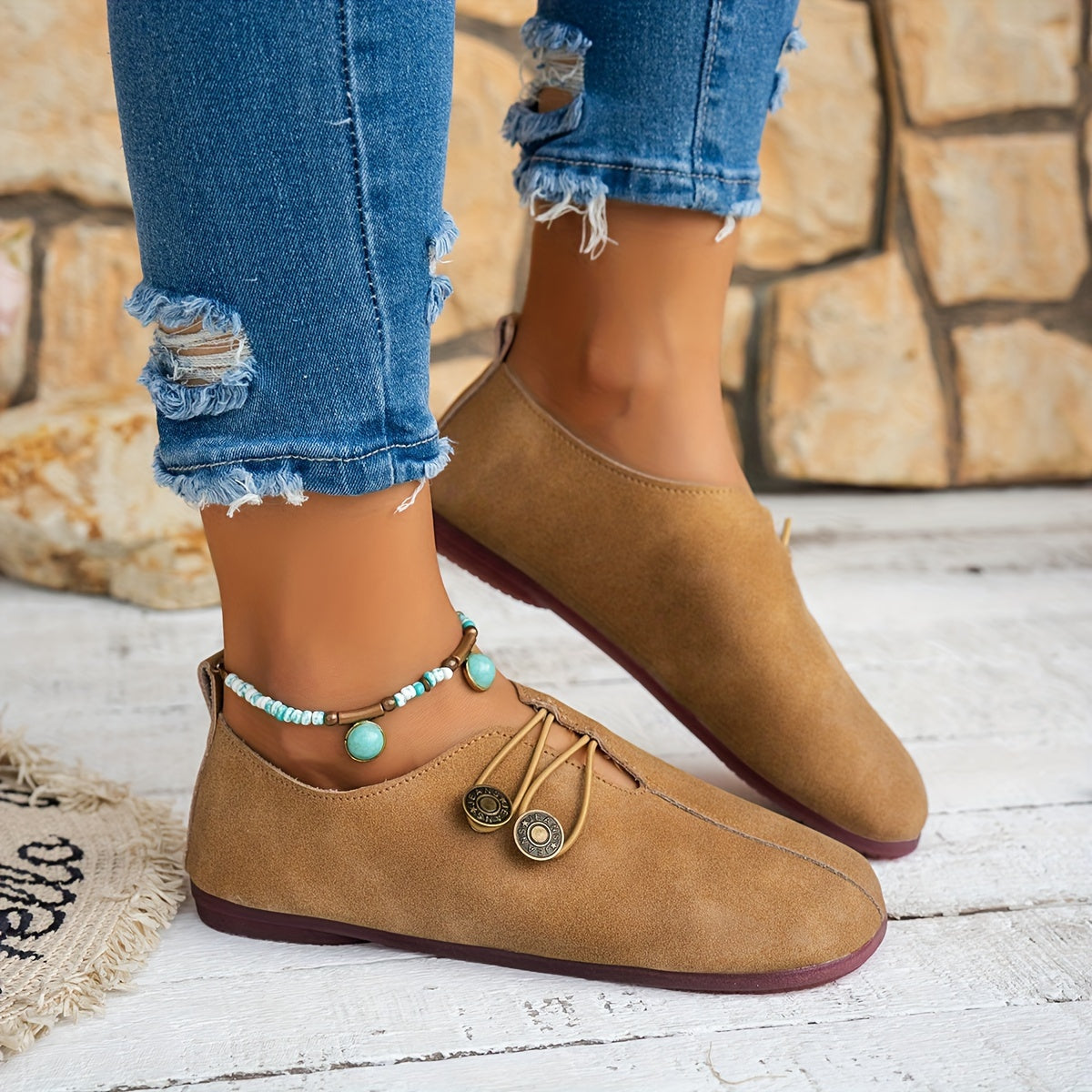 Ayollar uchun Slip-On balet tuflisi, bezakli tugmachalar bilan nafas oladigan ichki qismi