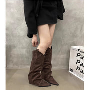 Женские коричневые кожаные высокие ботинки на шнуровке с заостренным носком и массивным каблуком