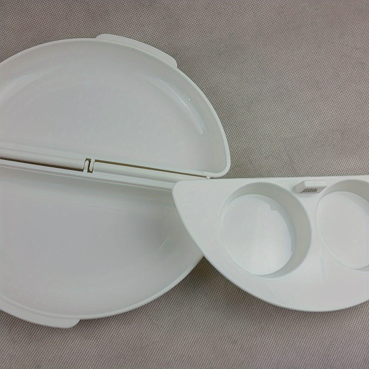 Microwave Egg Cooker Foldable Steamed and Fried Eggs Food-Safe Plastic White