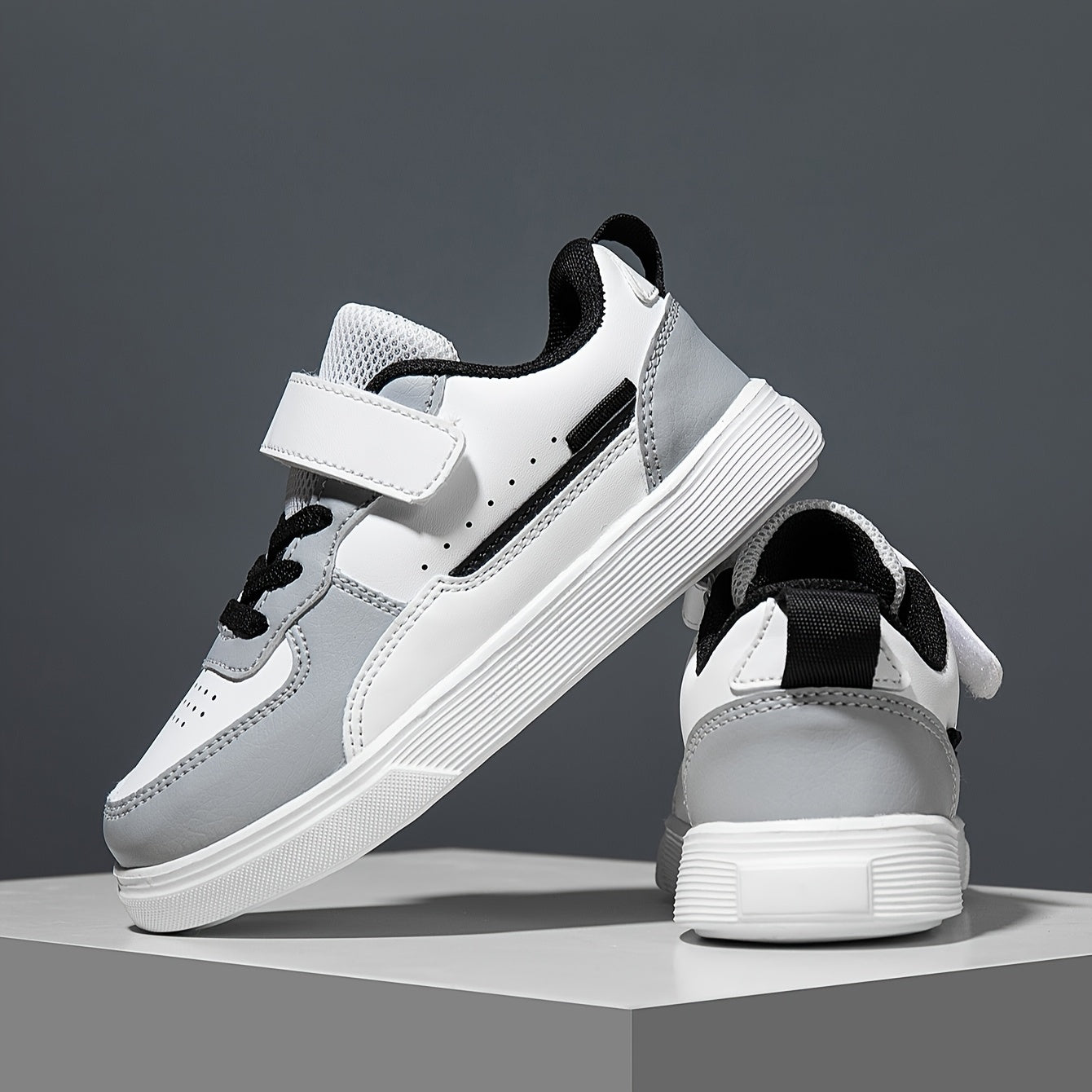 Barcha mavsumlar uchun mos, qulay, engil va zamonaviy rang-blokli skeytbord poyabzallari o'g'il va qizlar uchun.