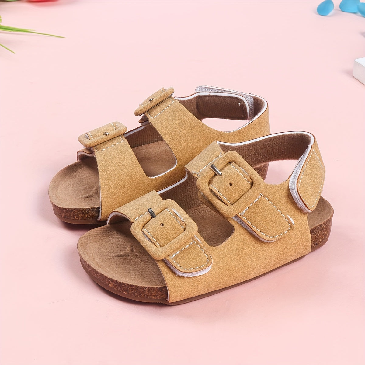 "Modali yoshlar uchun har qanday kiyimga mos keladigan, o'lchami sozlanadigan, qulay taglik va yumshoq yuqori qismi bilan harbiy yashil, qora, kulrang, bej, qorong'u ko'k, yer sariq va jigarrang ranglarda."