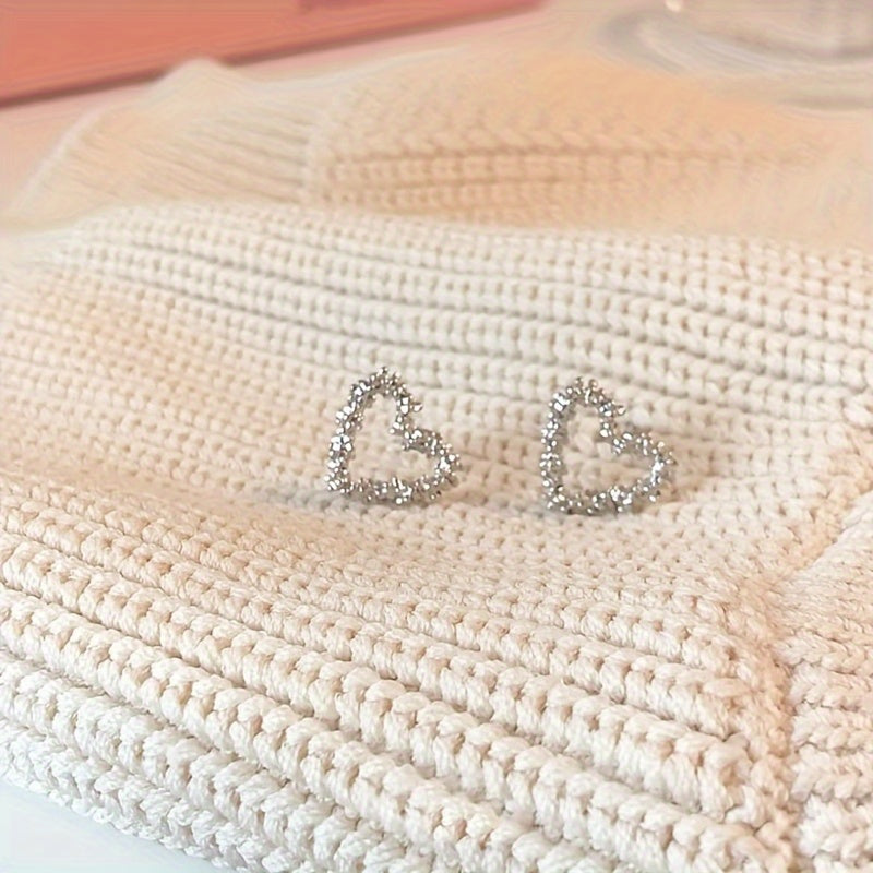 Women's Hollow Heart Earrings Light Luxury Daily Versatile Jewelry