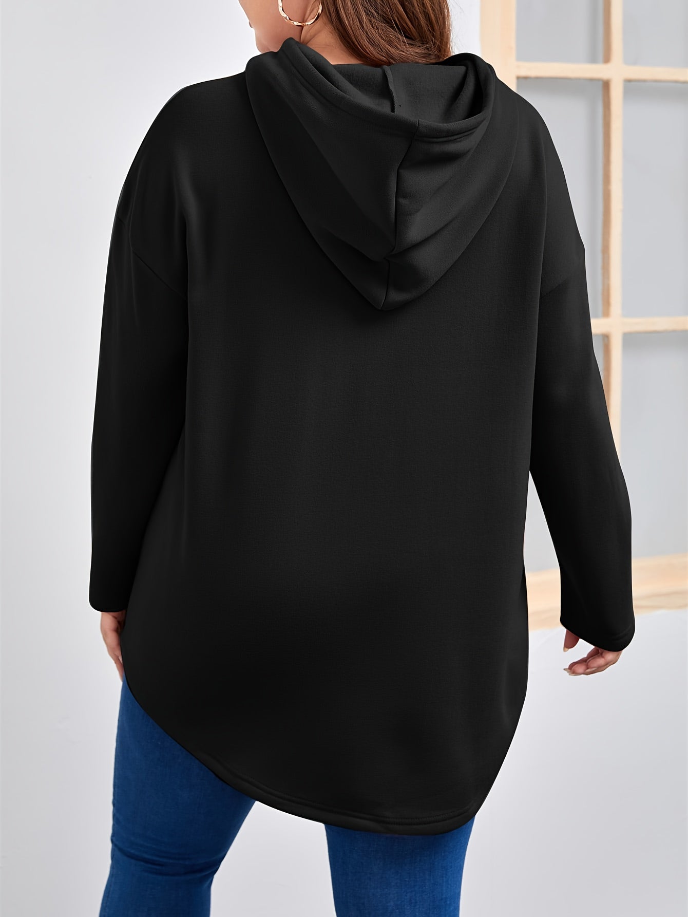 Plus o'lcham ayollar uchun qora hoodie kangaroo pocketli pullover casual kuz qish