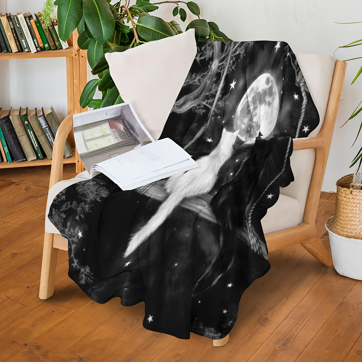 Black and White Cat Couple Throw Blanket Soft Velvet Stain-Resistant for Couch Bed Office