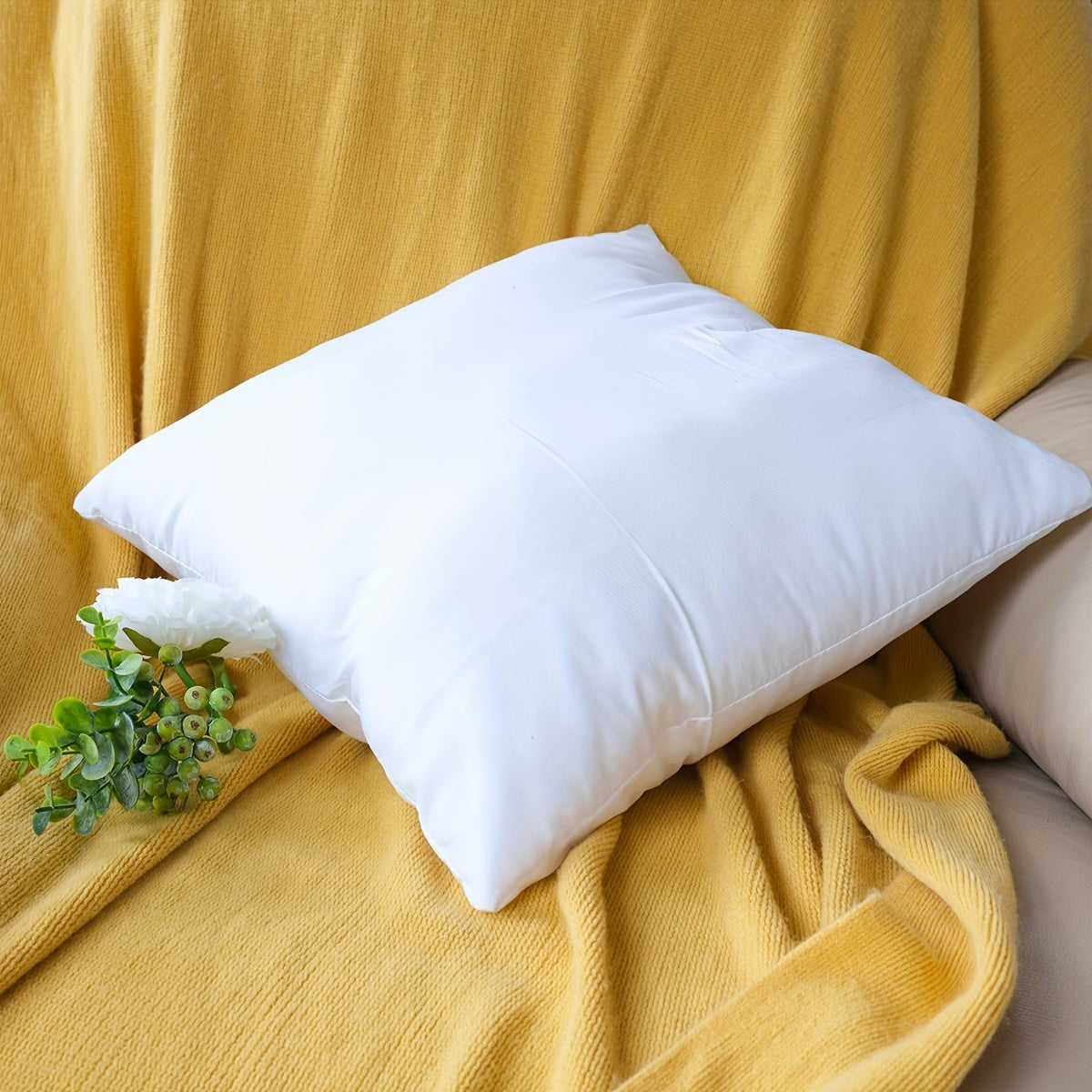 White Polyester Fabric Square Pillow Insert Filled with Soft Fluffy 3D Fiber for Home Decor