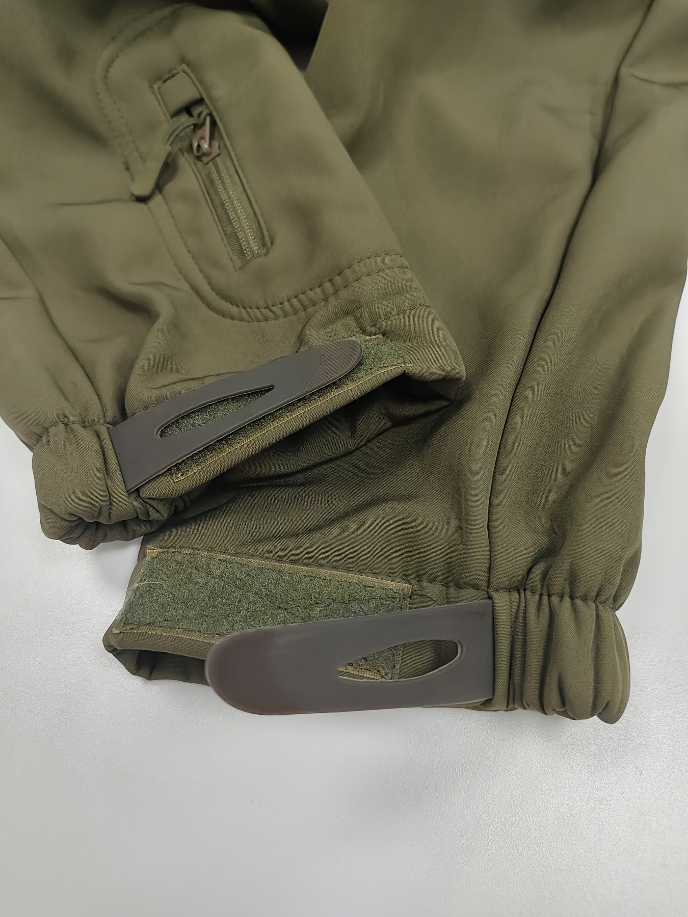 Men's Waterproof Breathable Cargo Sports Suit with Fleece Hooded Quick-Drying Jacket