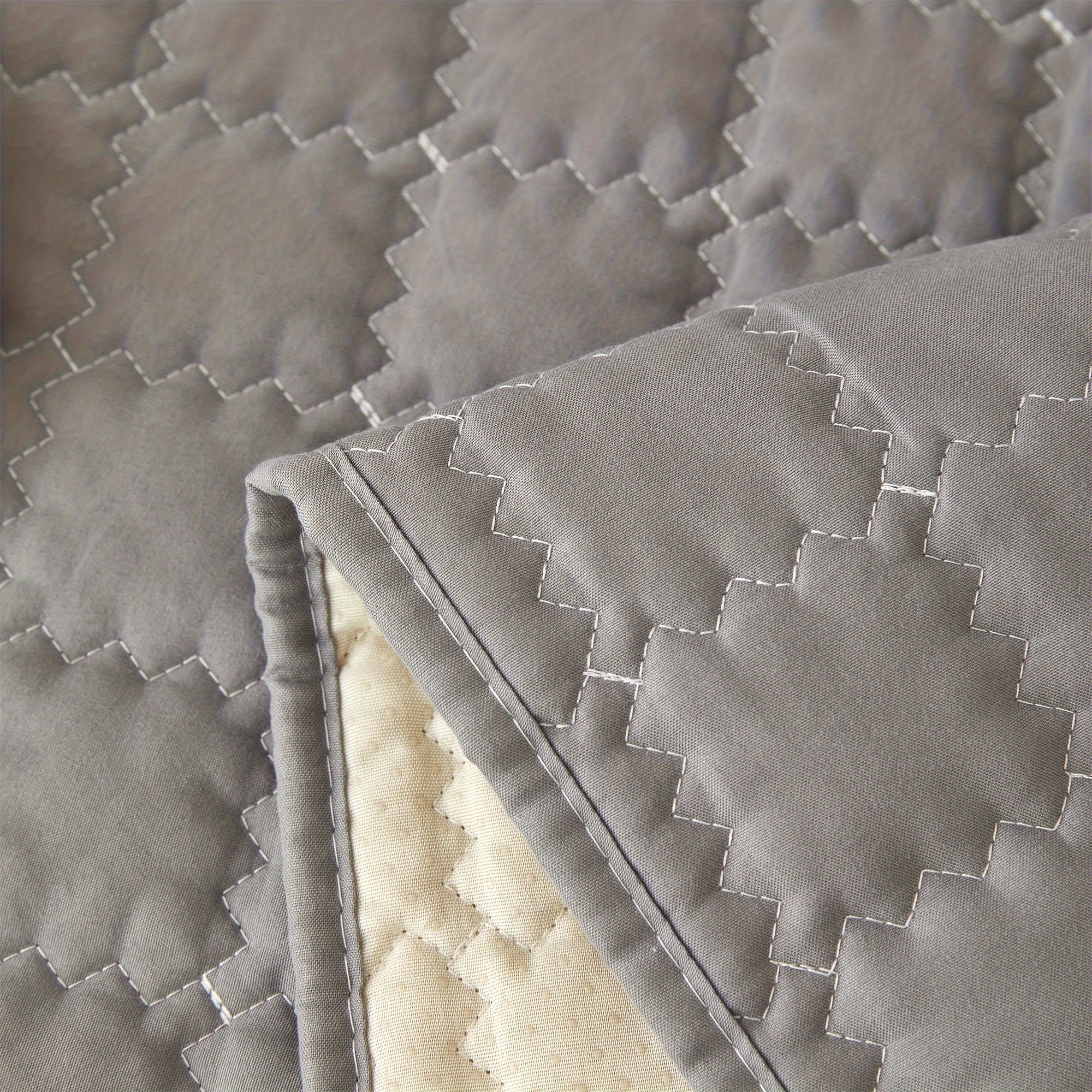 Современный минималистичный чехол для дивана в серо-бежевом ромбовидном узоре, подходит для домашних животных и стирается в машине, подходит для диванов, вмещающих от одного до четырех человек.