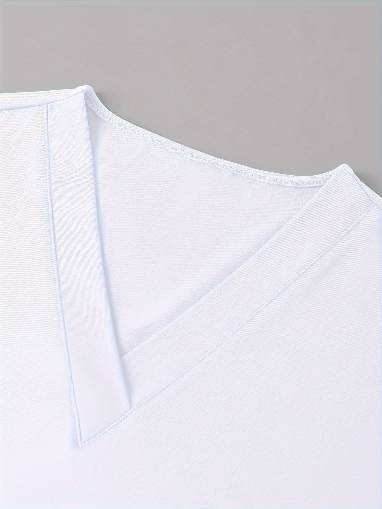 Vintage uslubidagi yurak naqshli v-yuzali skrab koftasi ayollar uchun hamshira formasi, yon yirtqichlar, cho'ntaklar va cho'ziluvchan polyester aralashmasi bilan. Mashinada yuvish mumkin.