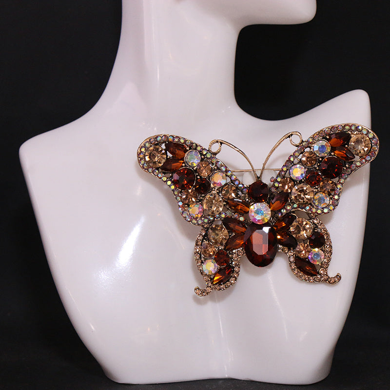 Шикарная брошка в виде бабочки с стразами, роскошной неправильной формы, стильный аксессуар для женщин, уникальное дополнение к вашему гардеробу, смелая брошка и кнопка.