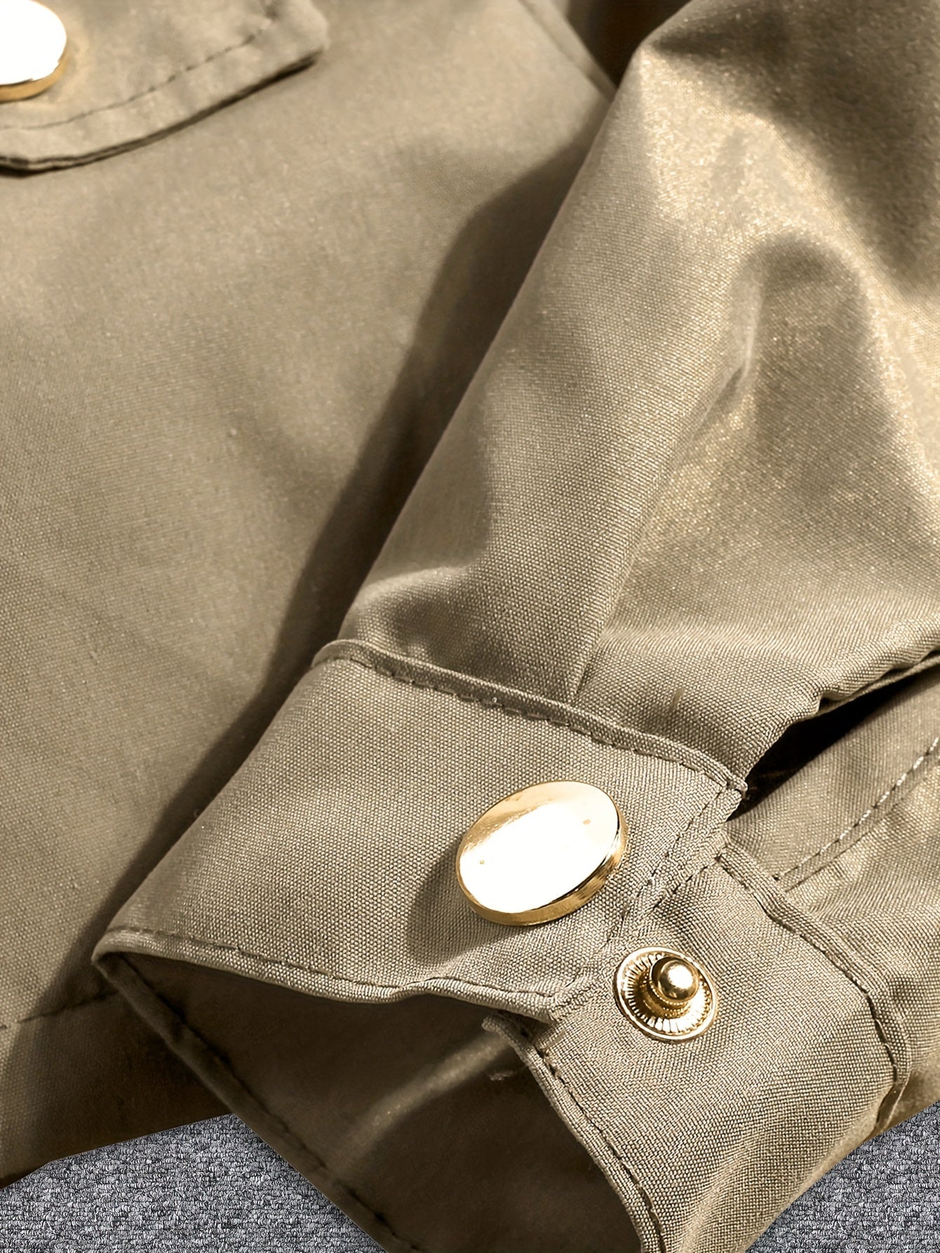 Yozgi/qishki mavsum uchun ideal, tugma tafsiloti, kamar va bir xil rangga ega bo'lgan zamonaviy qizlar uchun bluzka va yubka to'plami.