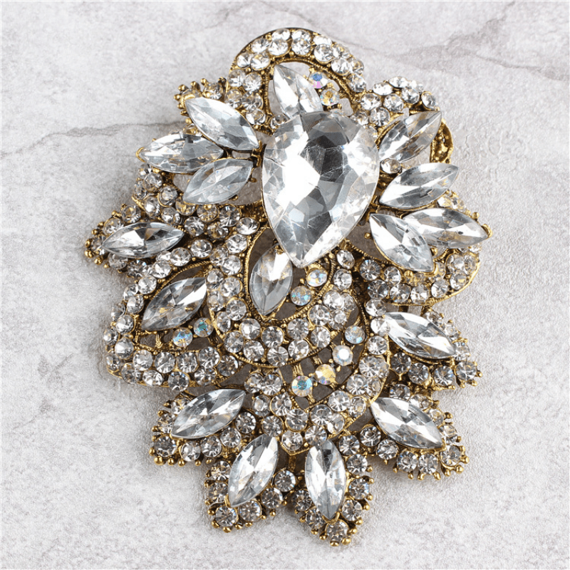 Elegant Flower-Shaped Rhinestone Brooch for Women Sparkling Jewelry Accessory for Parties