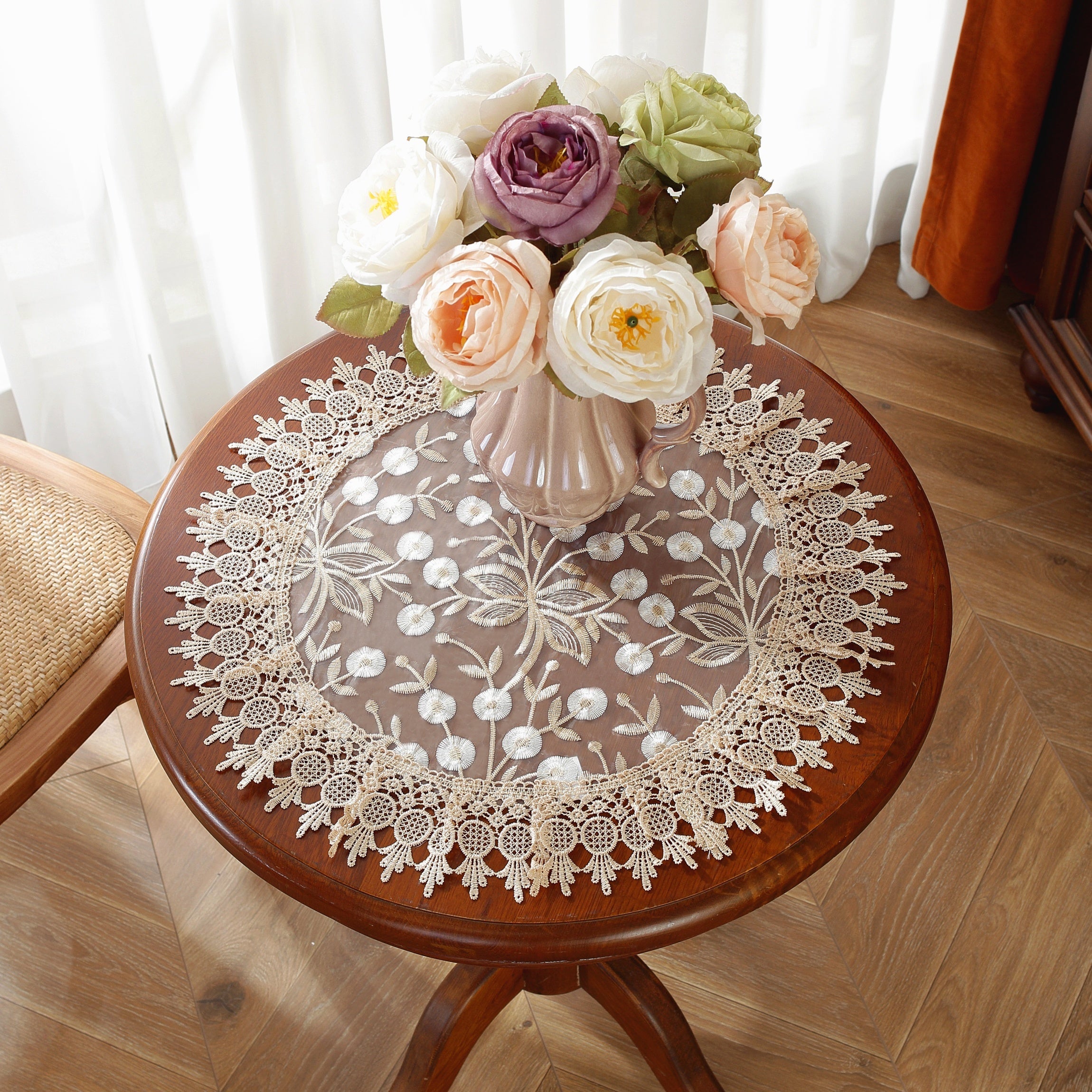 Individual de mesa de satén jacquard de poliéster grande y redondo con encaje bordado para mesa de comedor