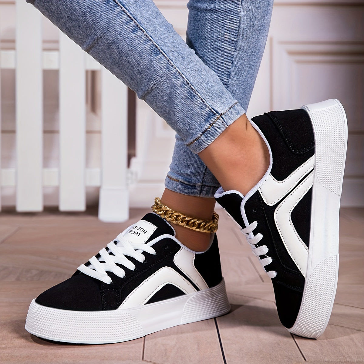 Women's Low Top Fashion Sneakers Solid Color Casual Skate Shoes with Thick Sole