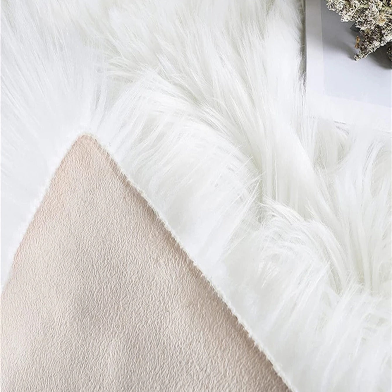 White Plush Faux Fur Rug Soft Washable Fuzzy Shag Area Rug for Living Room Bedroom Nursery
