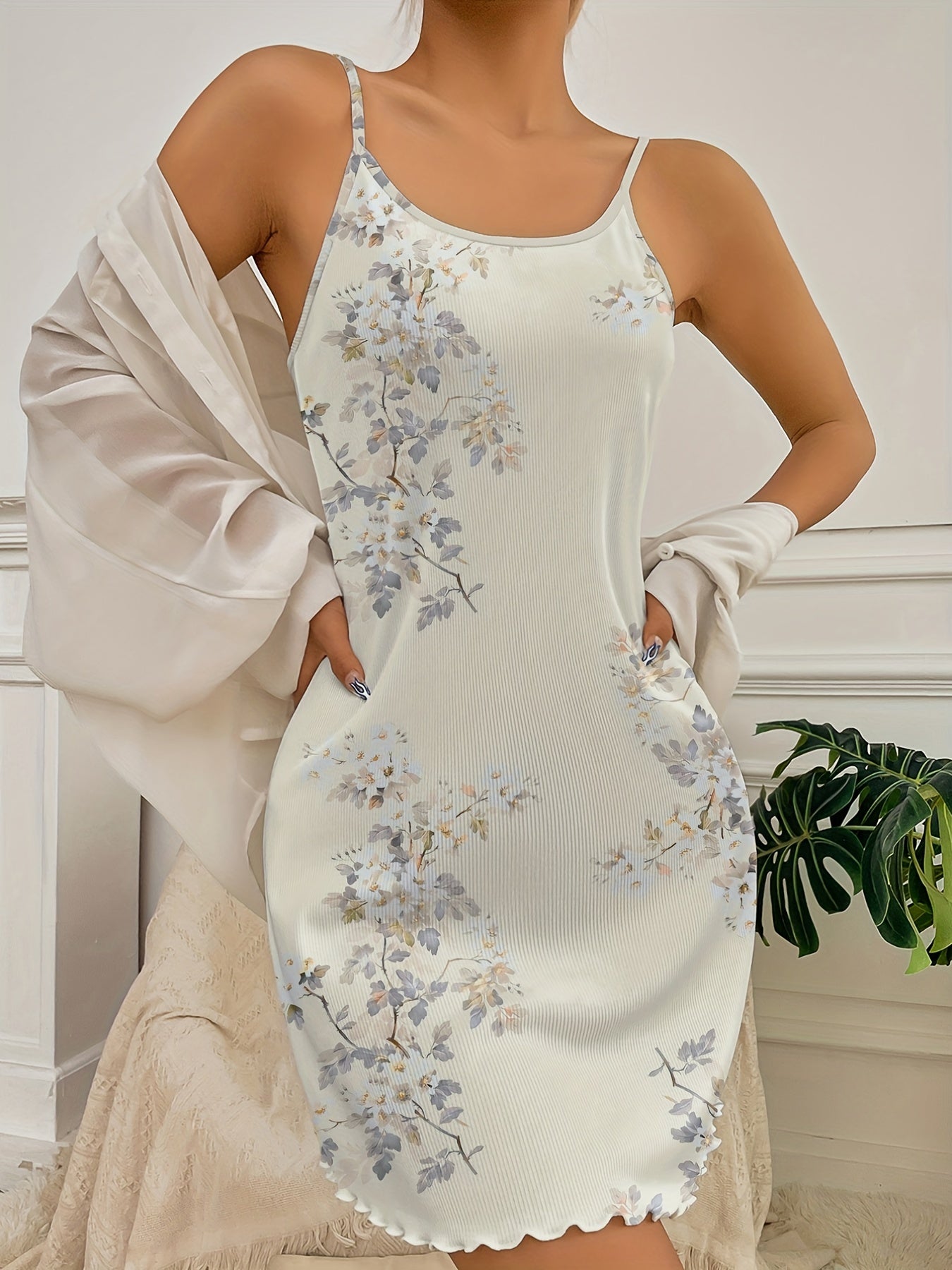 Ayollar uchun tasodifiy gullar bilan bezatilgan tunika - Qulay uyqu kiyimlari