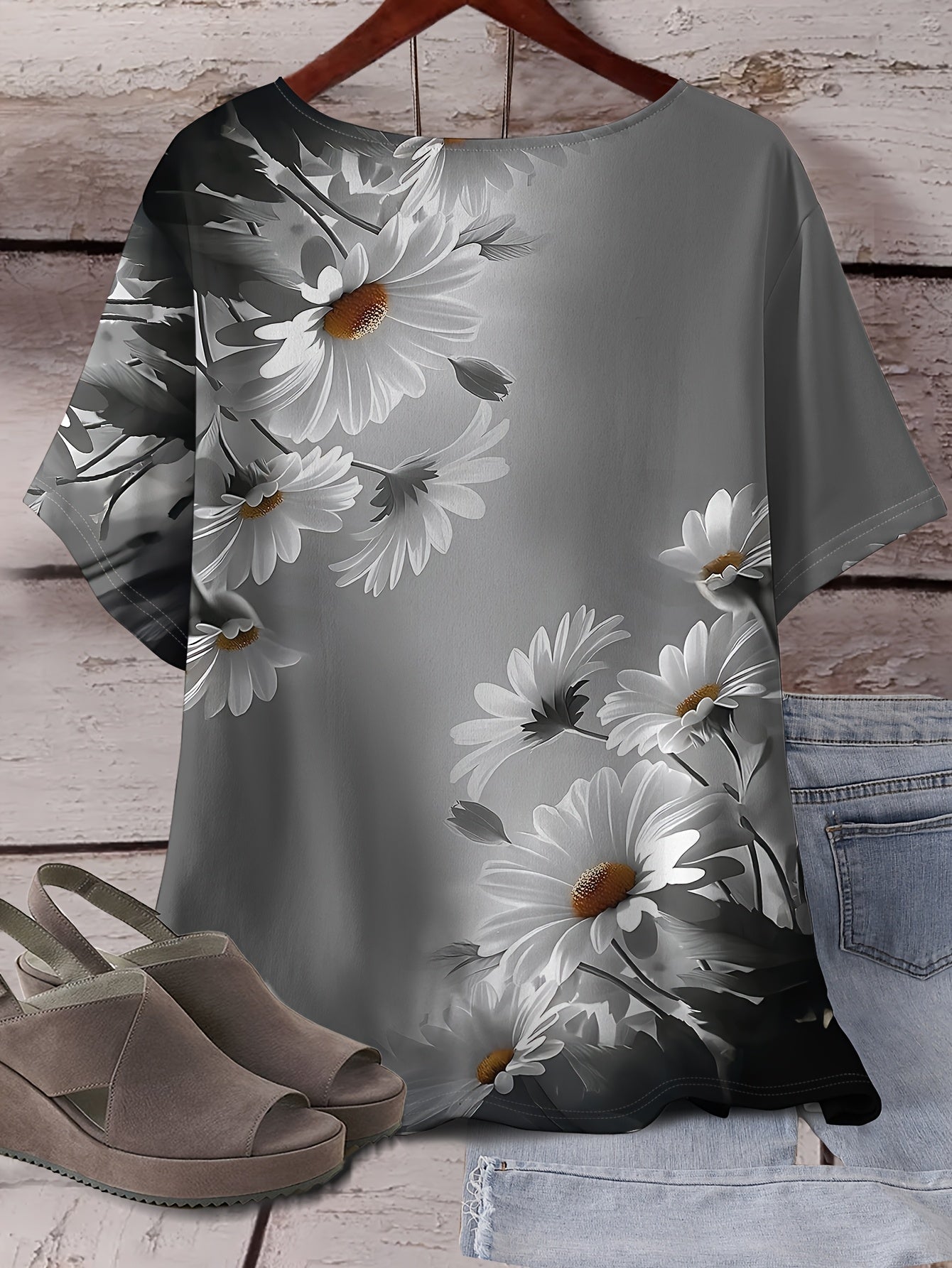 Plus Size Heather Gray Daisy Print T-Shirt for Women Polyester Blend Casual