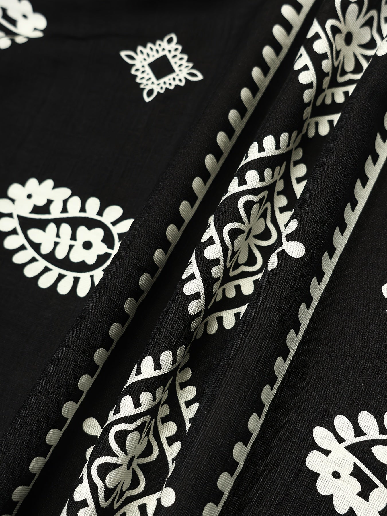 Шорты для женщин больших размеров с черно-белым геометрическим принтом, повседневные, средней длины