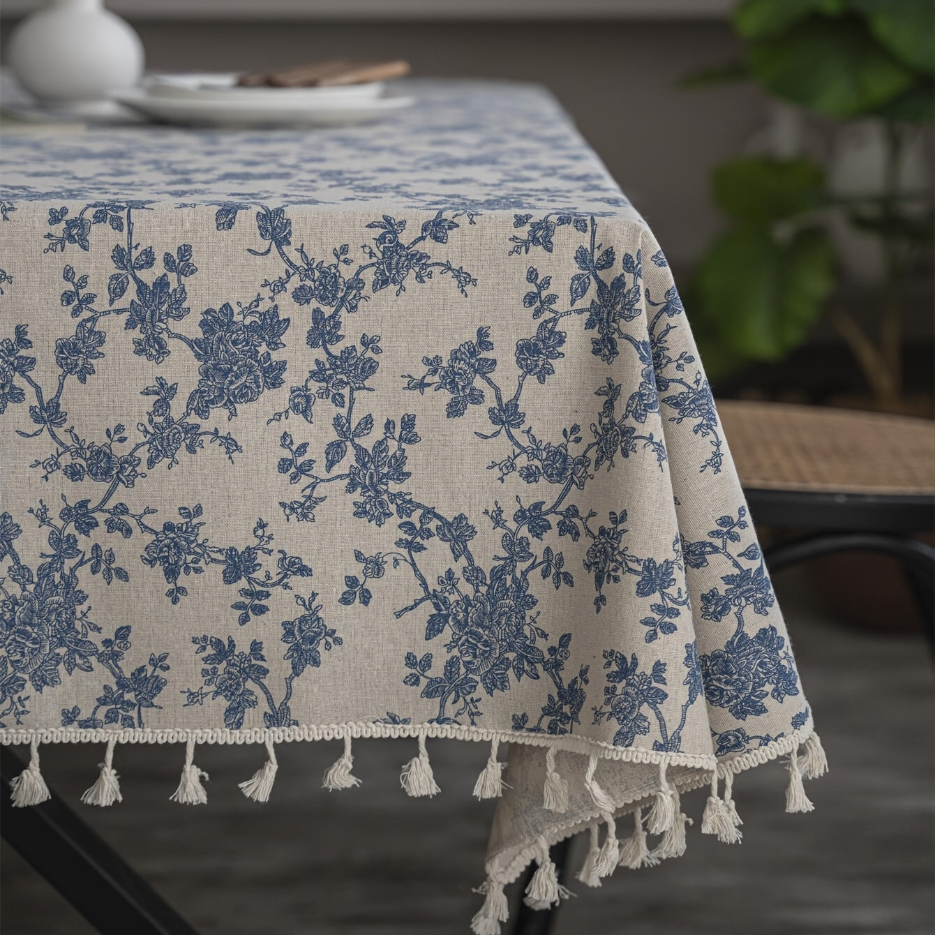 Vintage Blue Rose Tablecloth with Beige Fringe for Dining Occasions