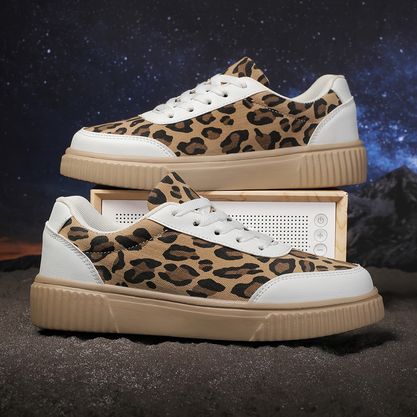 Ayollar uchun leopard bosma oddiy sport poyabzali sun'iy qoplama qulay tashqi va ichki foydalanish
