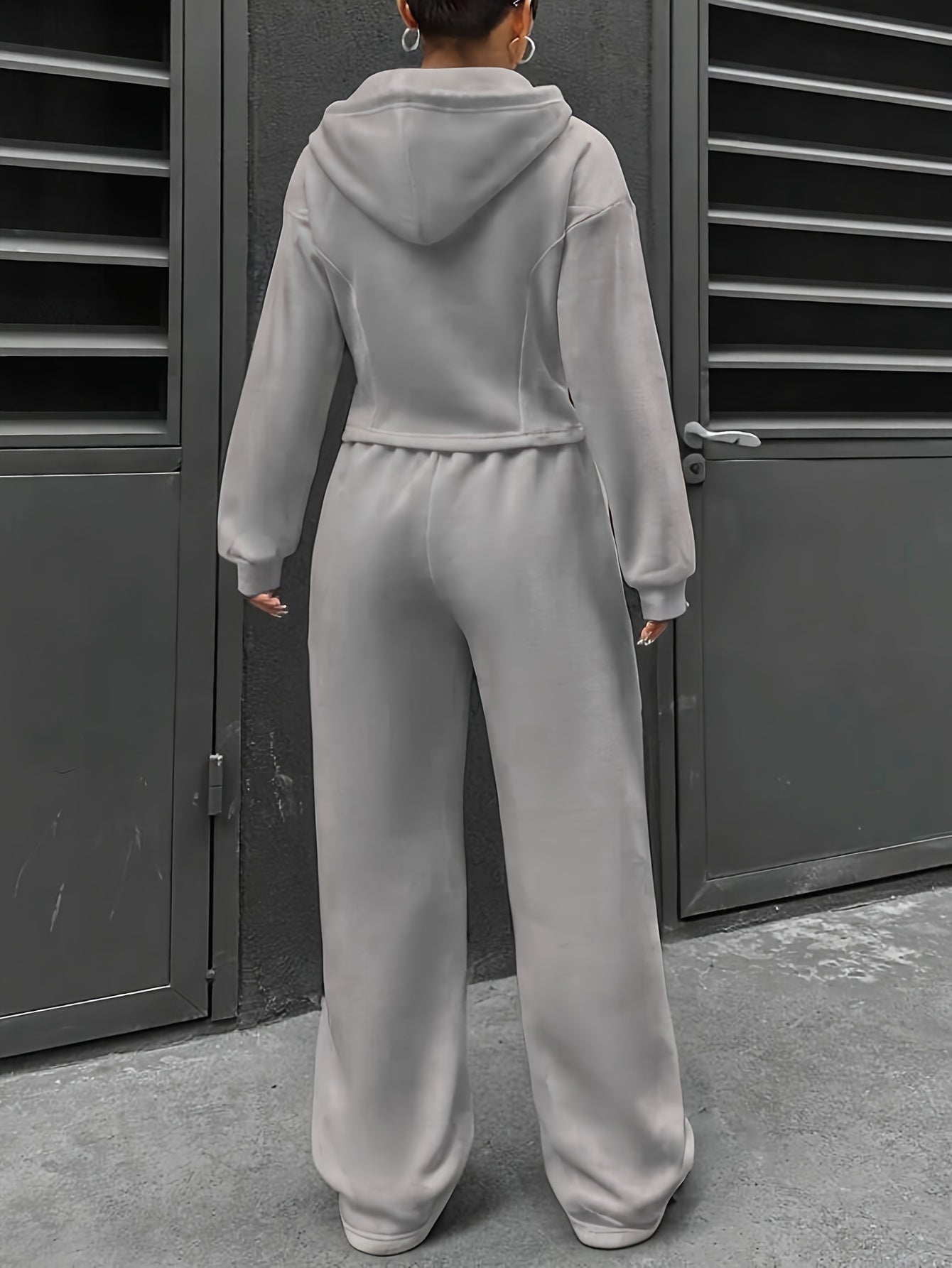 Conjunto elegante de chándal con capucha para mujer en tela de punto de poliéster sólido para primavera y otoño