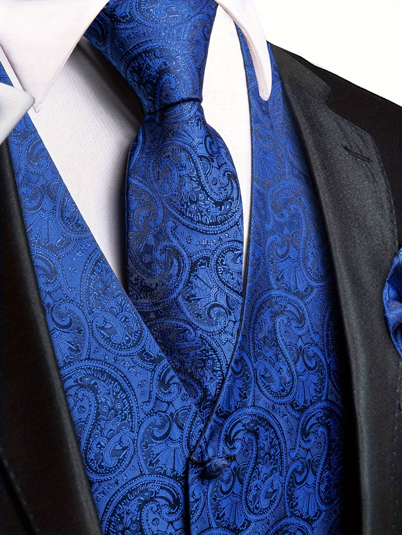 Комплект жилета с пейсли для полных мужчин с подходящими аксессуарами