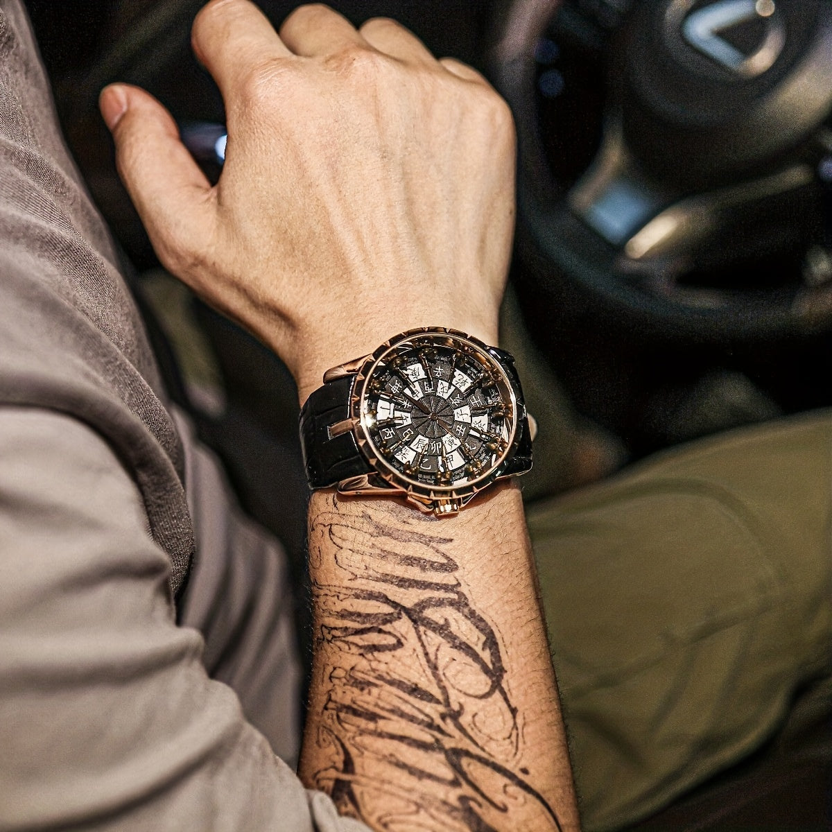 Erkaklar uchun zamonaviy vintage qora sun'iy charm belbog'i, kvarts soat bilan, tasodifiy talabalar uchun ideal.