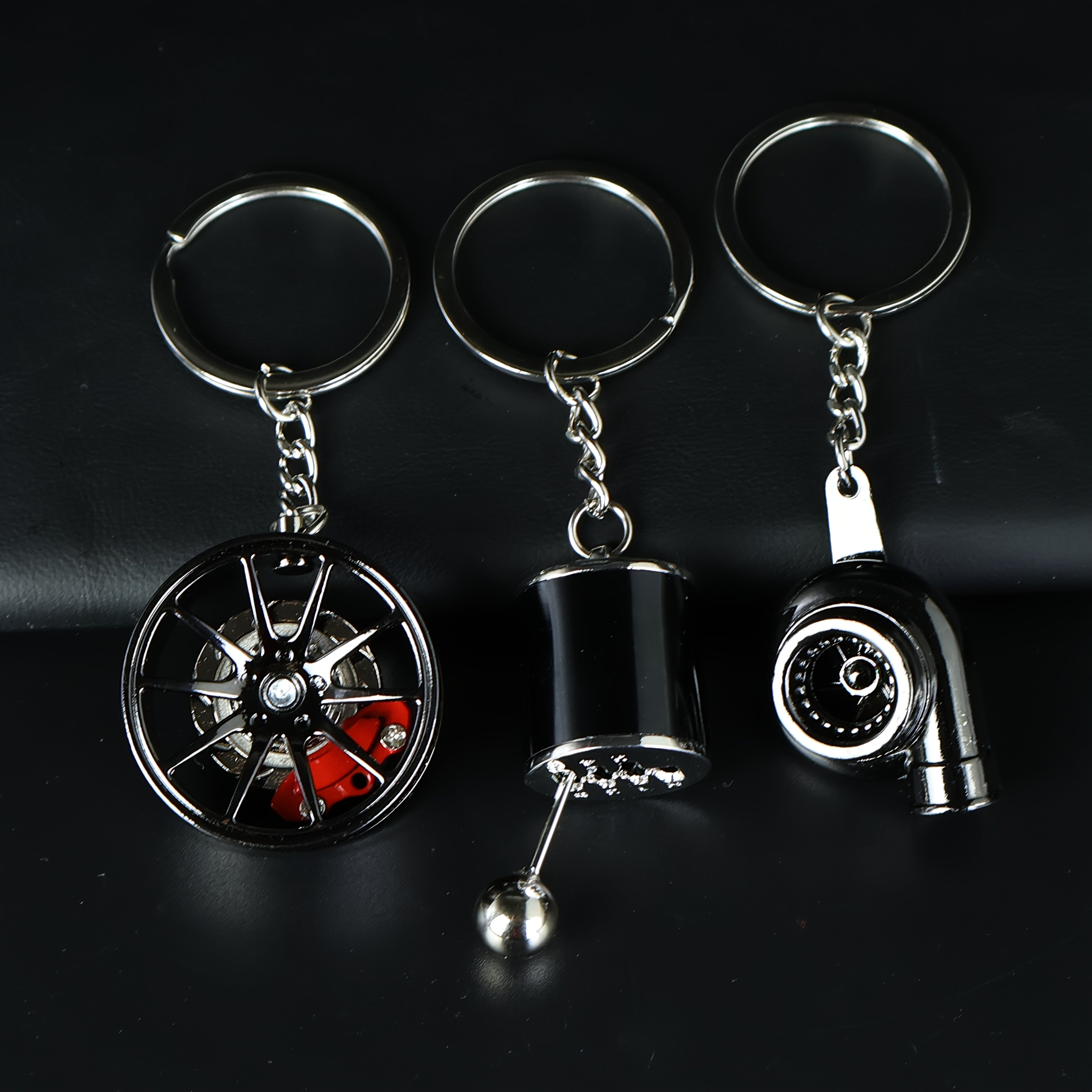 Car Enthusiasts 360° Rotating Car Keychain Pendant Creative Gift Set