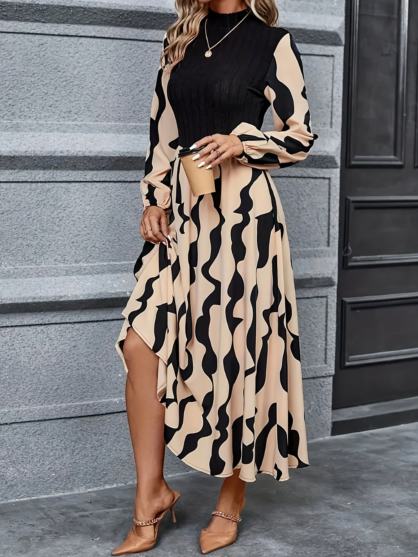 Ayollar uchun ribbed bosma A-line ko'ylak, kontrast rang tafsilotlari bilan, dumaloq bo'yin, kattalar uchun ta'til uslubi, Kuz/Qish kolleksiyasidan.