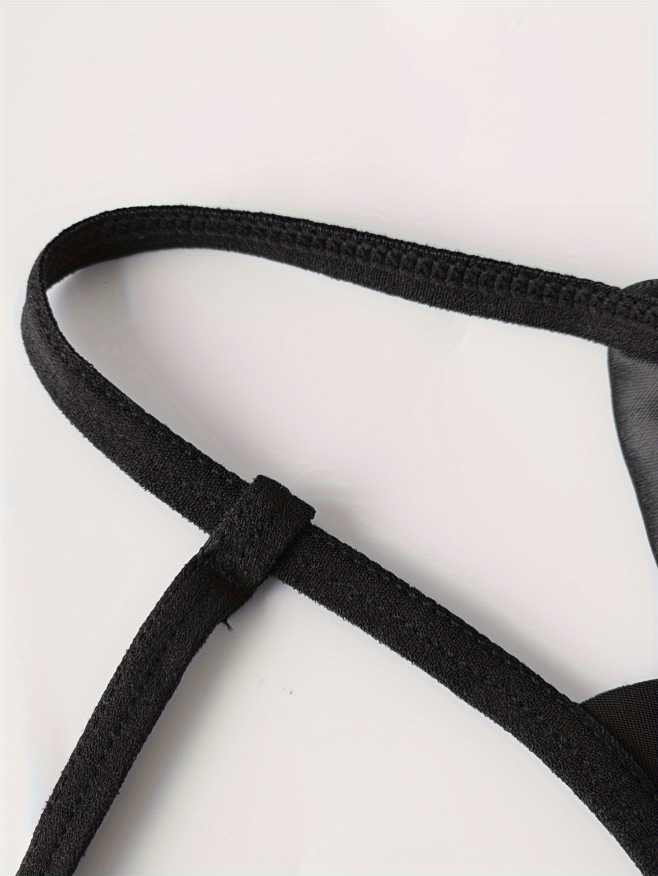 Роскошное кружевное боди-стринги с узором, открытым промежутком и низкой талией