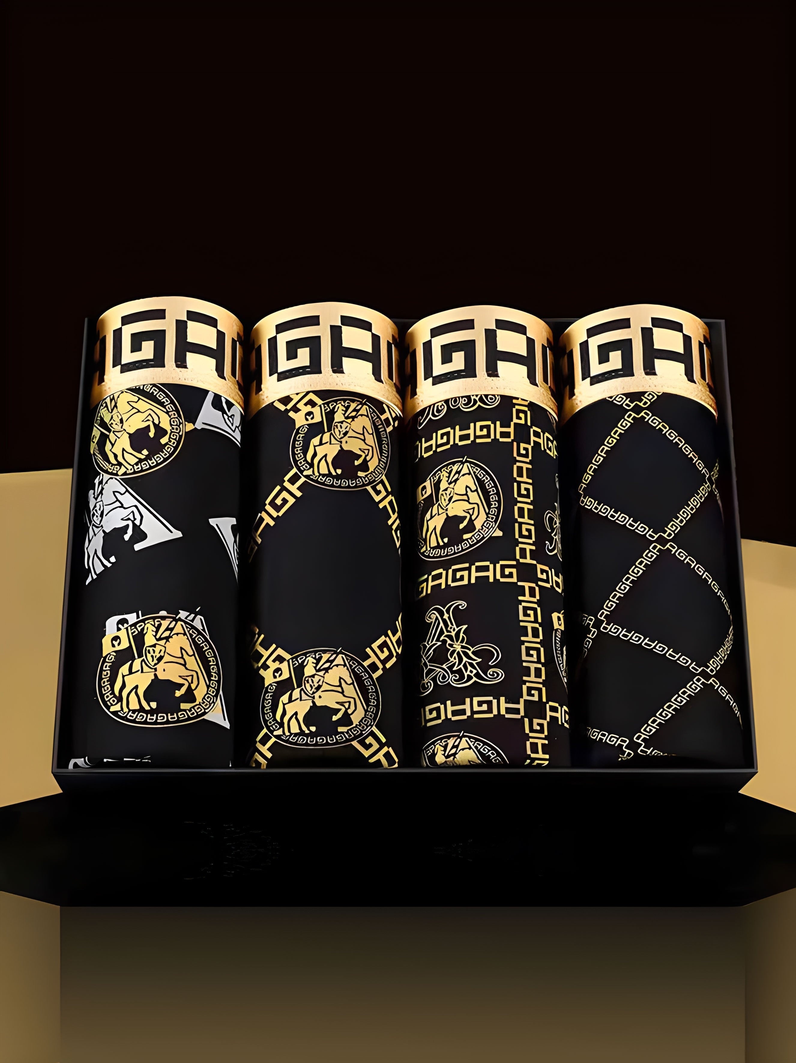 4 dona erkaklar uchun boxer shortlari, yuqori cho'ziluvchan polyester mato bilan, havo o'tkazuvchi va teriga do'st, tasodifiy qisqa uslubda chiziqli naqsh bilan.