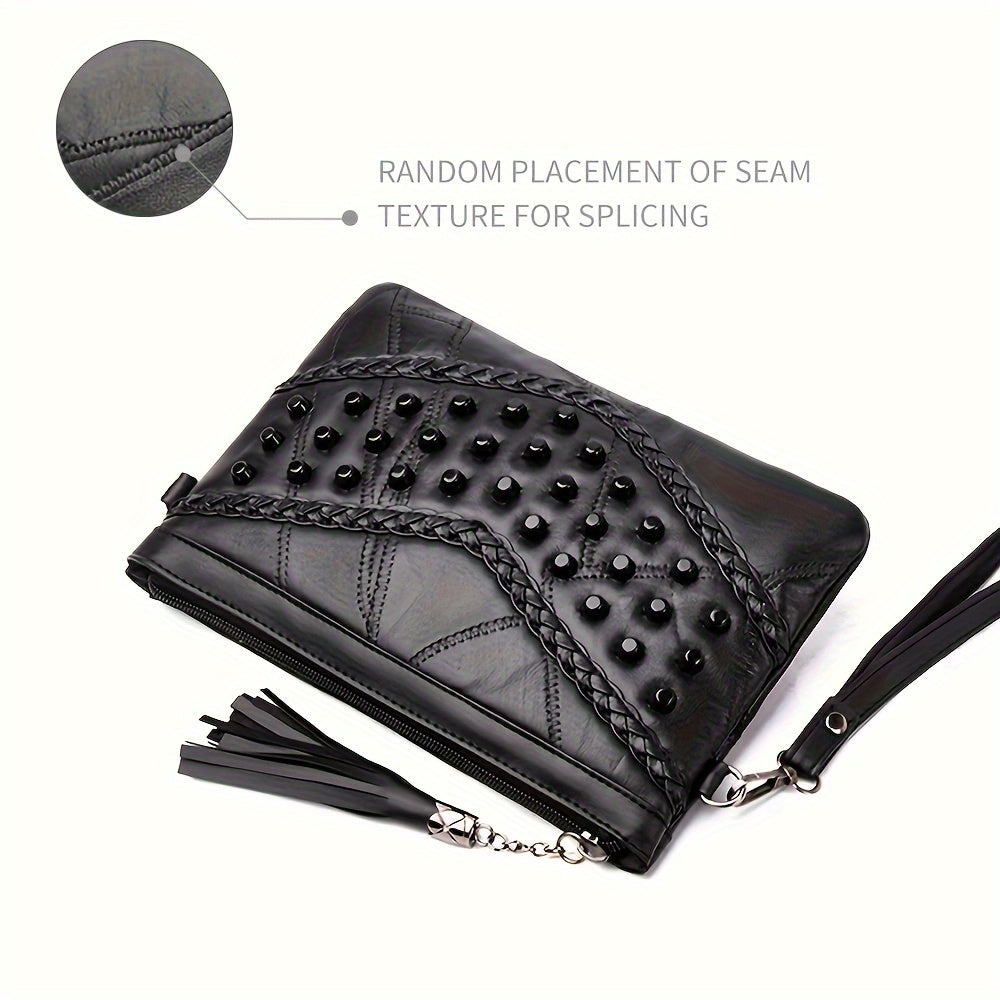 Черная готическая сумка через плечо с заклепками и кисточкой на запястье, выполненная из искусственной кожи