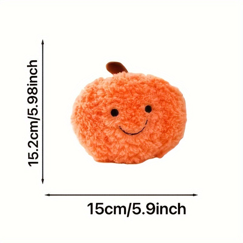 Yorqin to'q sariq rangdagi, kulayotgan yuzli, yumshoq polyesterdan tayyorlangan sevimli qovoq plush yostiq. Halloween, Thanksgiving va Rojdestvo bezaklari uchun mukammal. Uy yoki partiyalar uchun sovg'a sifatida ajoyib.