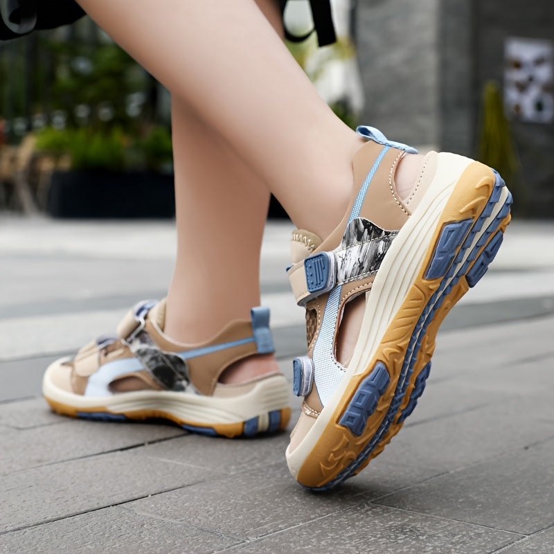 Faol yoshlar uchun mustahkam, nafas oladigan plyaj sandallari, ochiq havoda faoliyatlar va tasodifiy kiyimlar uchun mukammal.