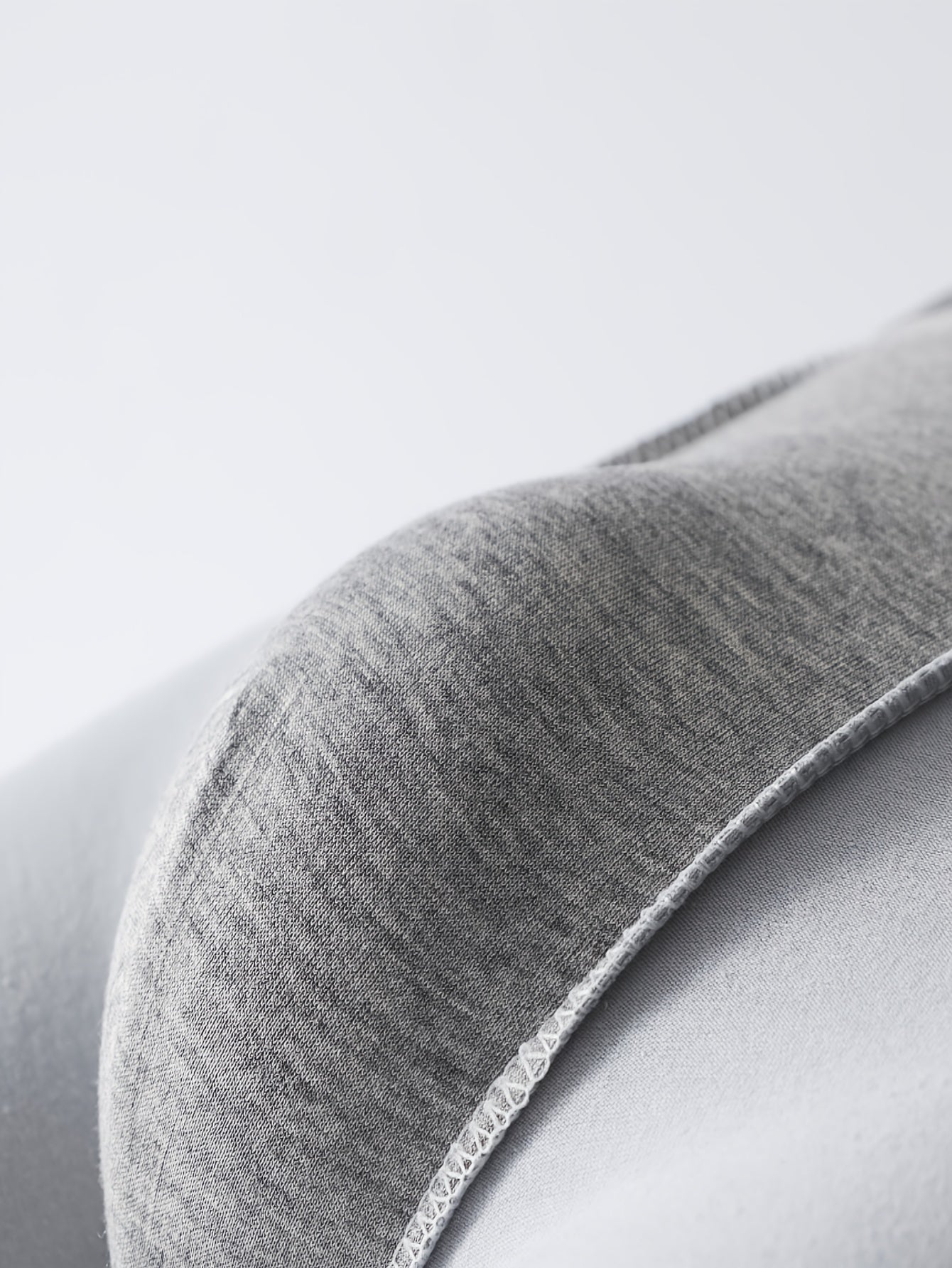 5 dona erkaklar uchun nafas oladigan, cho'ziluvchan boxer shortlari, geometrik naqshli tikuv bilan.