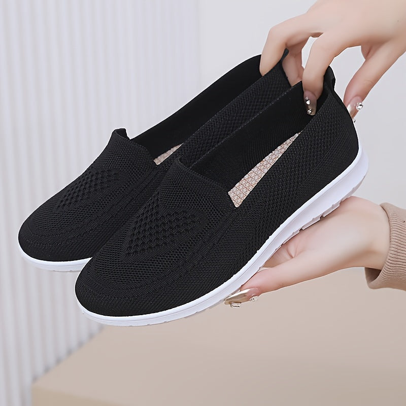 Ayollar uchun slip-on krossovkalari yengil va nafas oladigan, PVC taglik va mato astar bilan. Har mavsum uchun mukammal, bir nechta ranglarda mavjud.