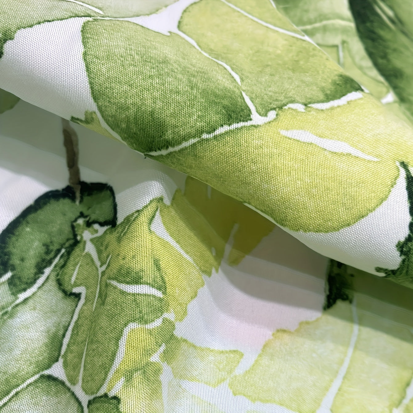 Set of 2 Green Leaf Print Pillowcases Soft Comfortable Easy to Clean