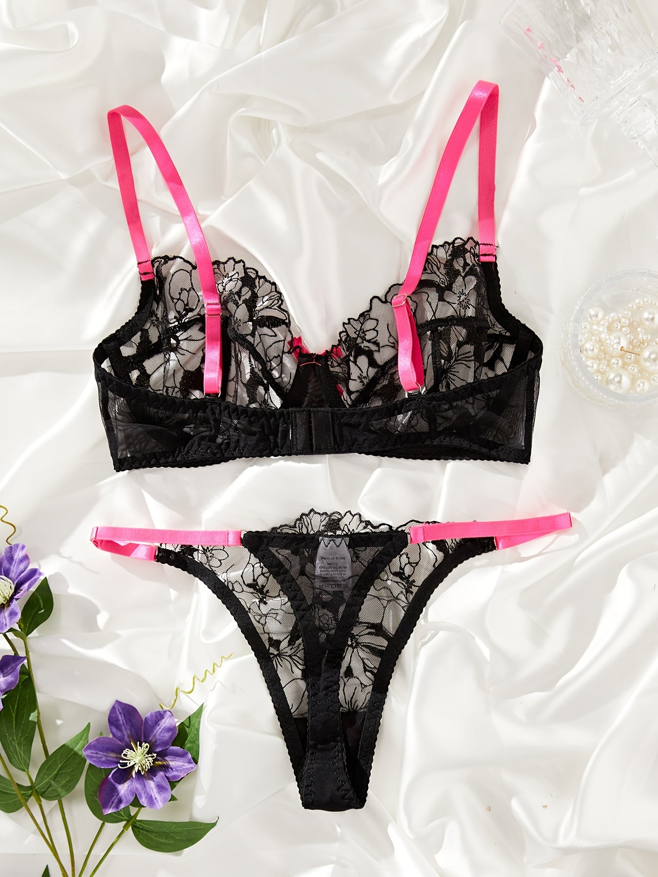 Women's Floral Lace Lingerie Set with Colorblock Design Bra and Thong