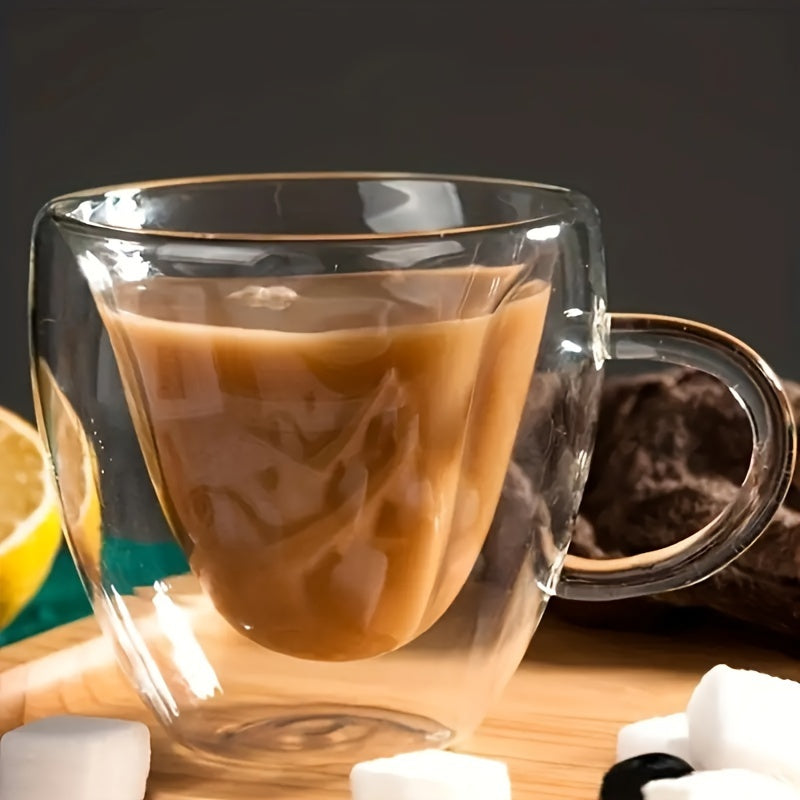 Стеклянная кружка в форме сердца, с двойными стенками для изоляции, идеальна для различных напитков. Отлично подходит для особых случаев. Многоразовая и перерабатываемая.