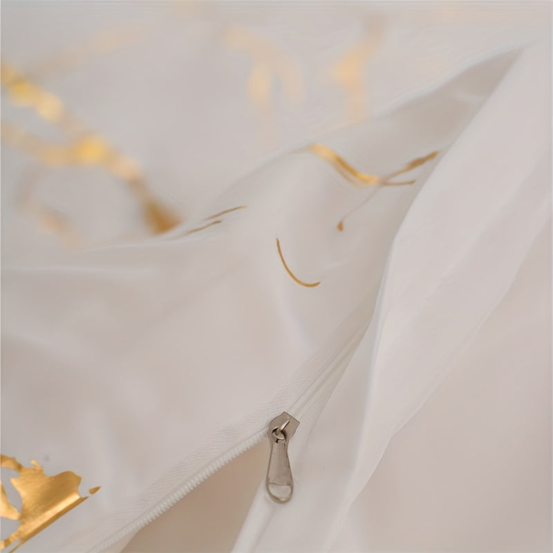 Комплект из 3 предметов: пододеяльник из полиэстера с бронзированием для мягкого и комфортного, дружелюбного к коже опыта в вашей спальне или гостевой комнате. Включает 1 пододеяльник и 2 наволочки (основа не включена).