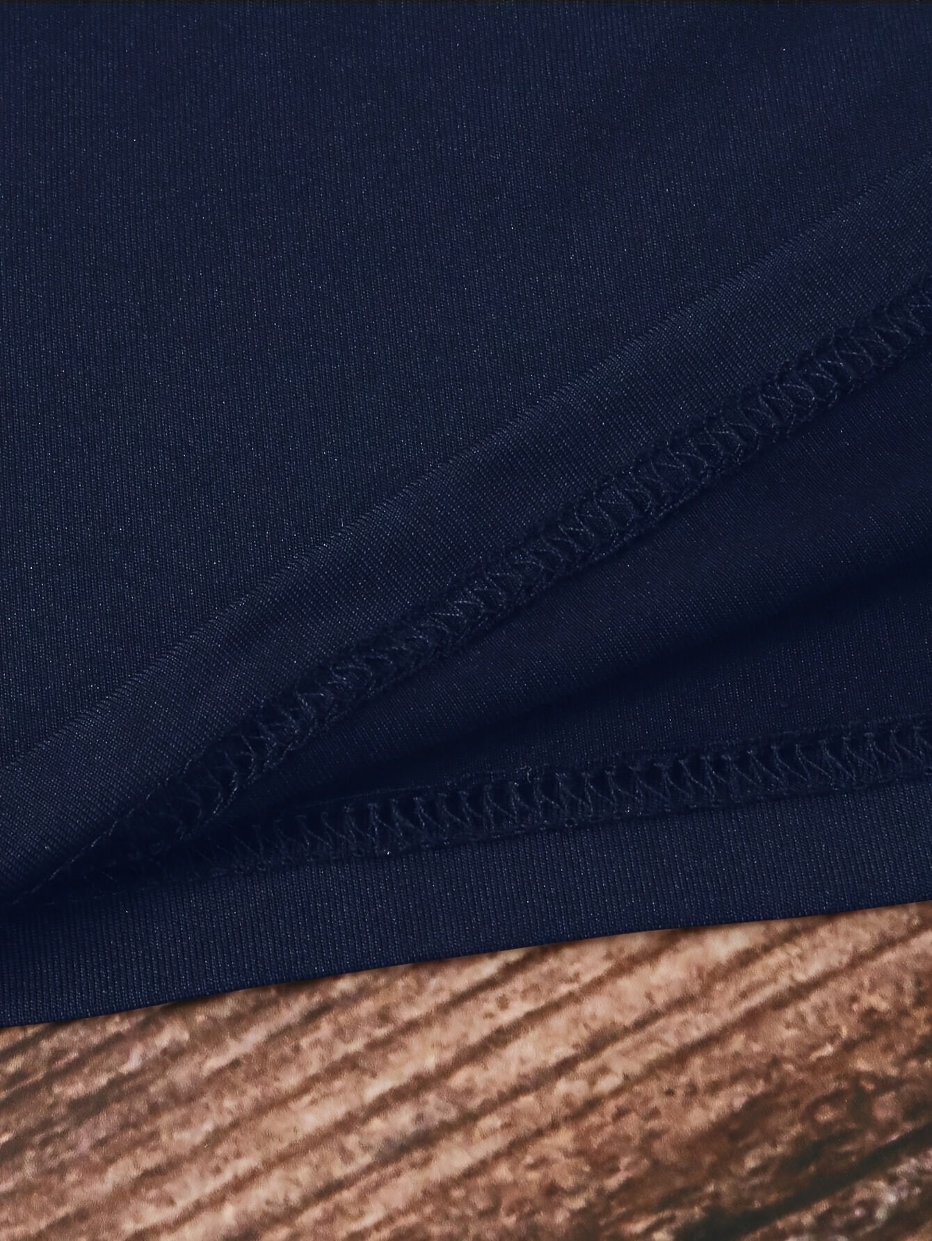 Yevropa va Amerika bozorlariga mo'ljallangan rang-blokli ayollar uchun yumaloq bo'yinli futbolka.