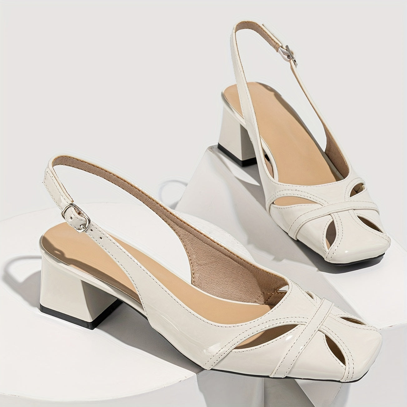 Женские туфли на толстом каблуке с квадратным носком и пряжкой на заднем ремешке