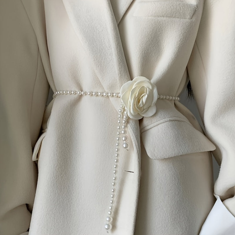 Women's Pearl Belt with Camellia Decoration Faux Pearl Waist Chain for Casual and Party Wear