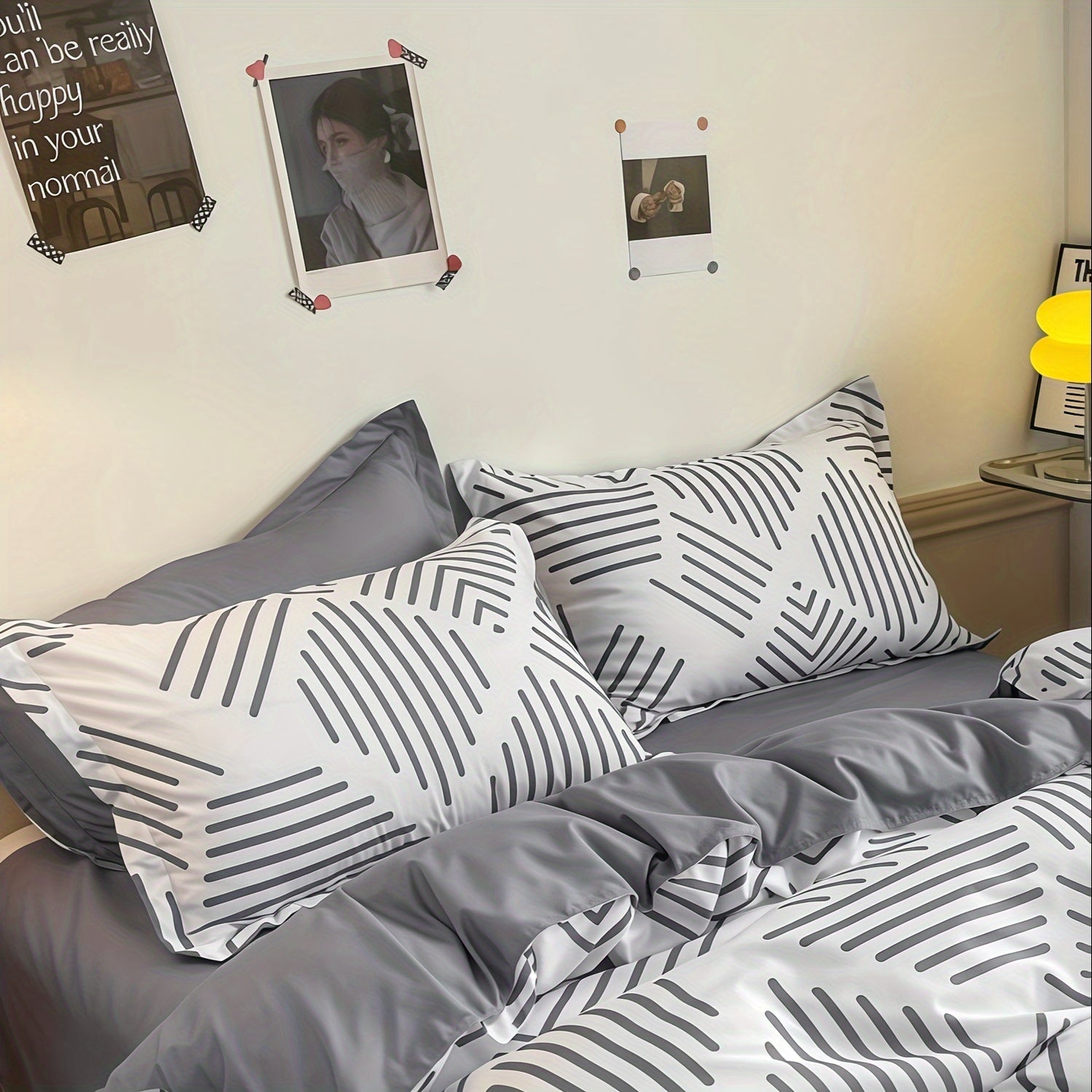 Yumshoq nafas oladigan geometrik yostiq qoplami, barcha mavsumlar uchun chuqur choʻntaklar bilan