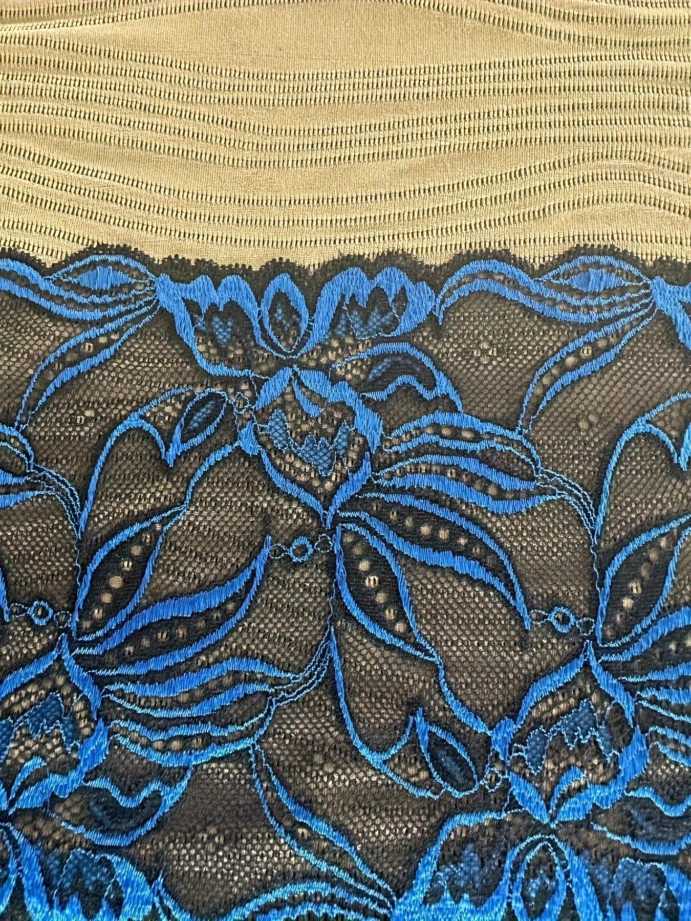 Plus o'lchamli ayollar uchun nafas oladigan ko'k choyshabli bezakli bra bilan opaq polyester