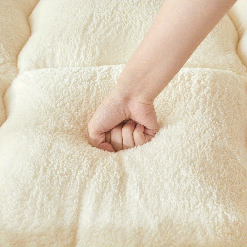 Winter Velvet Mattress Topper for Single and Double Beds All-Season Polyester Cushion