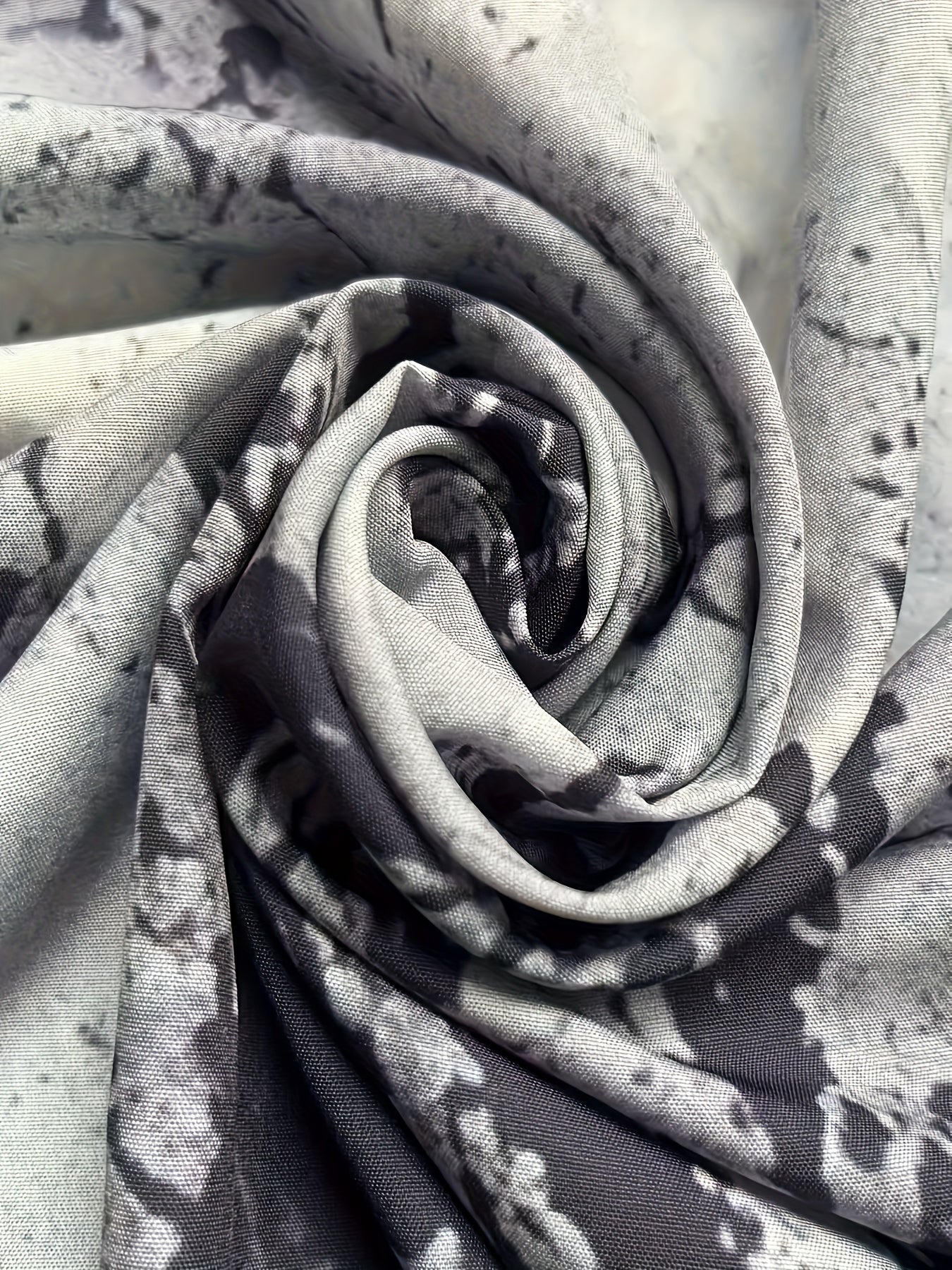 ayollar uchun katta o'lchamdagi tie-dye kofta uzun qollari bilan oq polyester bluz