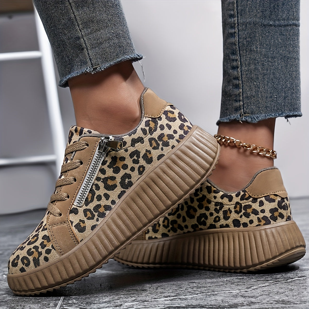 Women's Leopard Print Casual Sneakers Breathable EVA Sole Low-Top Walking Shoes