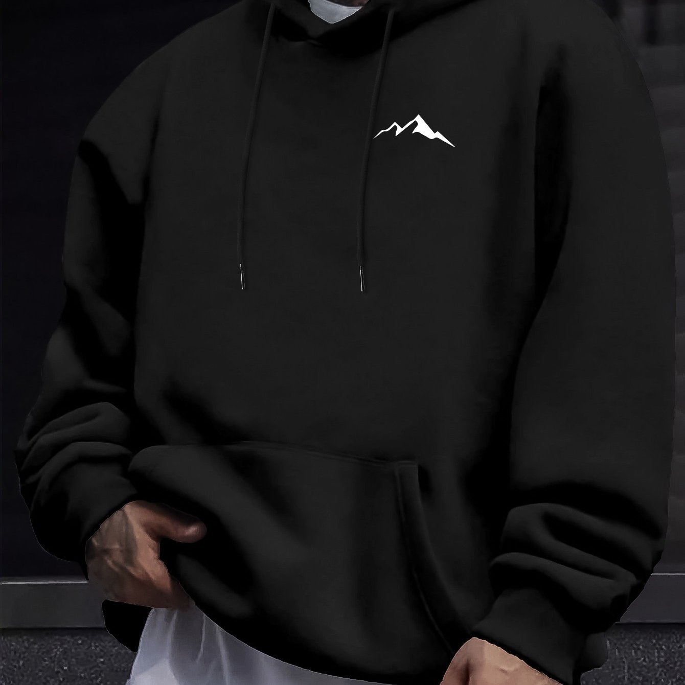 Erkaklar uchun oddiy tog' printli uzun qo'lqonli xuddi, cho'ntakli, kuz va qish uchun ideal.