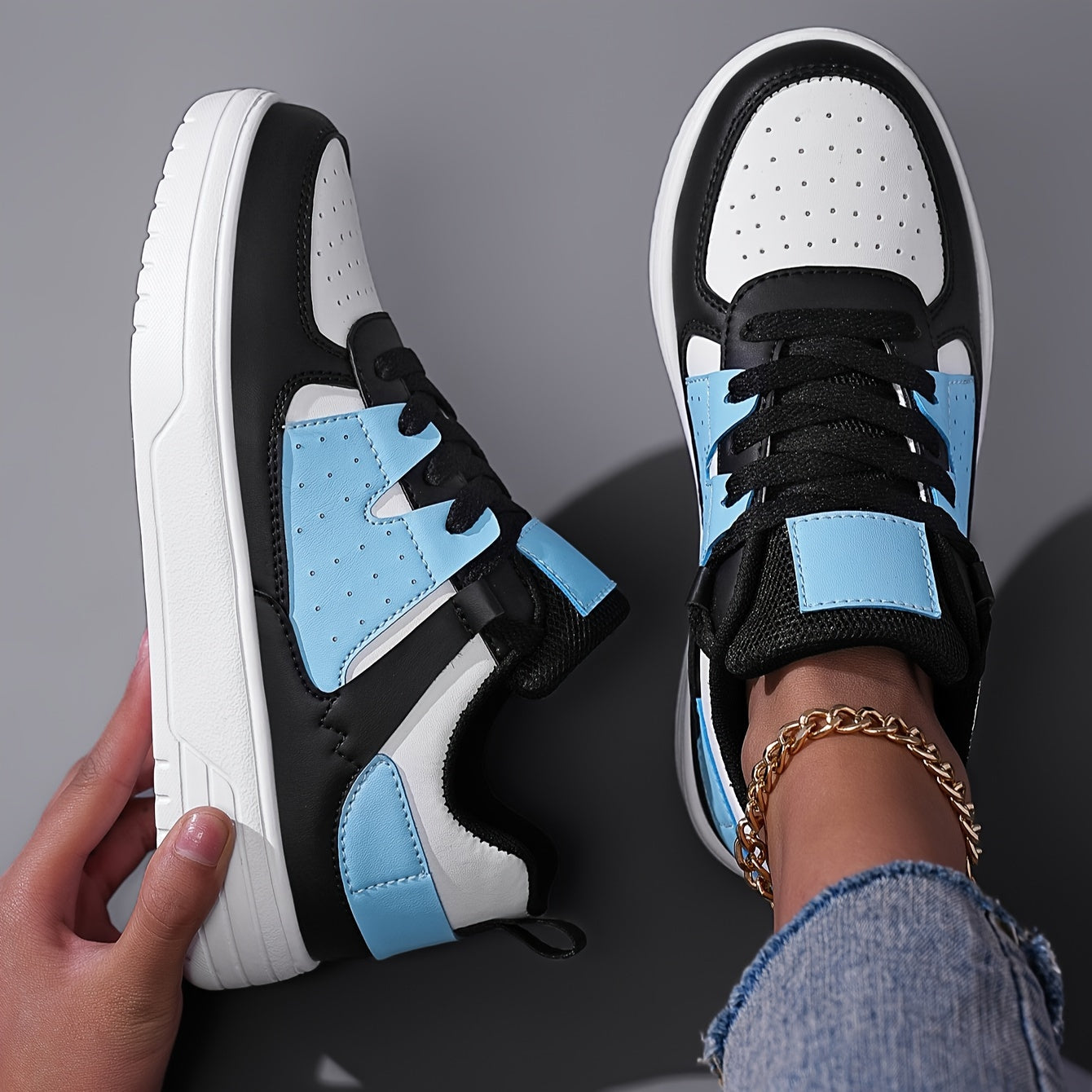 Women's Colorblock Casual Sneakers with Lace-Up Platform Sole for Walking and Running