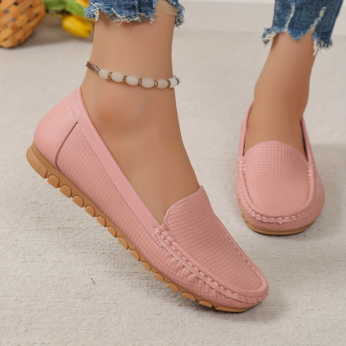 Women's Slip-On Loafers with Flannel Lining Solid Color Flat Shoes for All Seasons